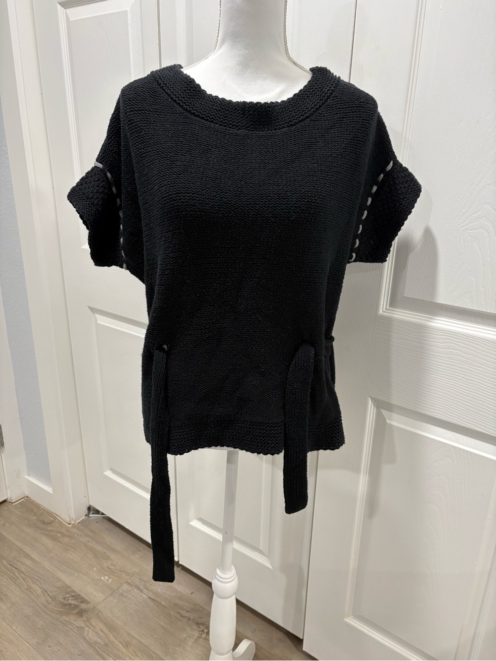 Black Knit Short-Sleeve Pullover Top
